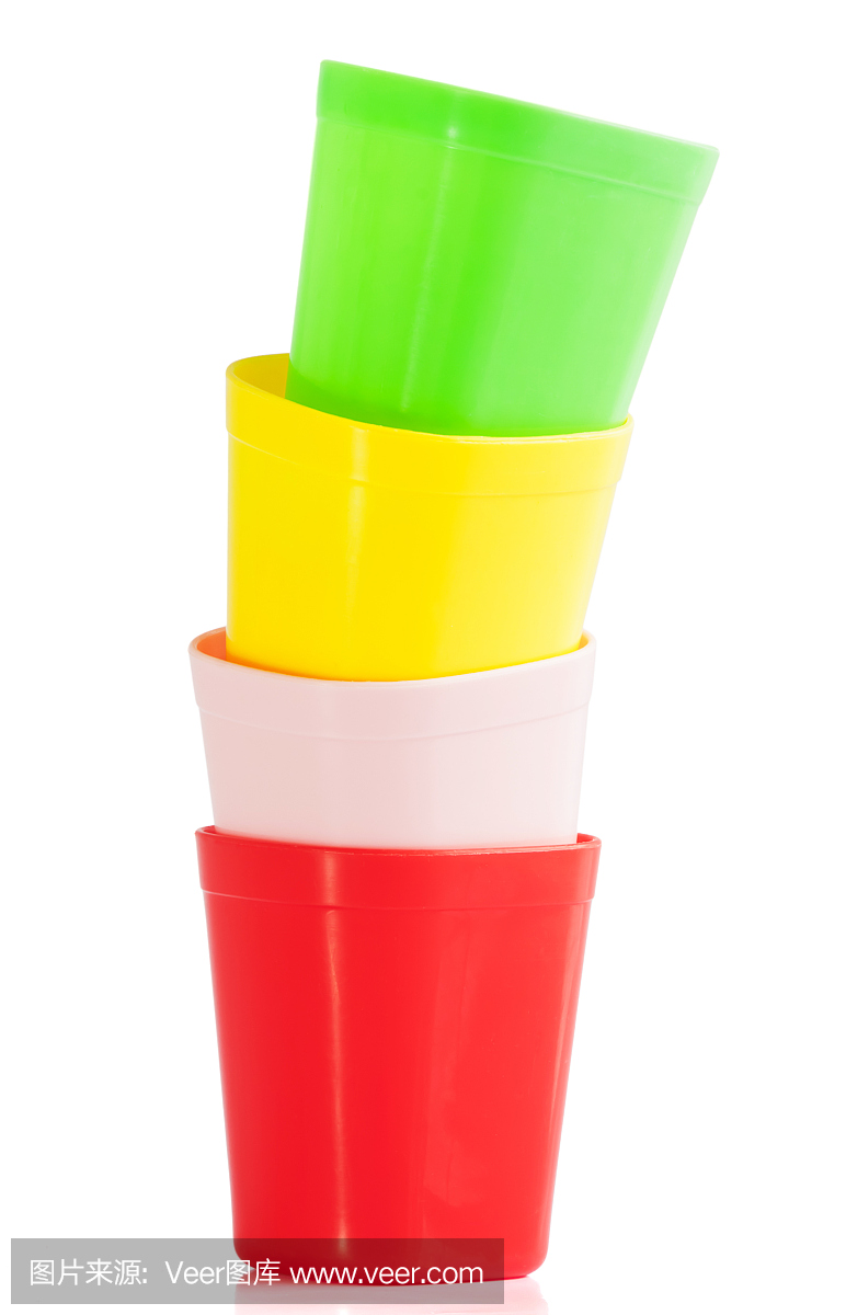 四個(gè)塑料杯